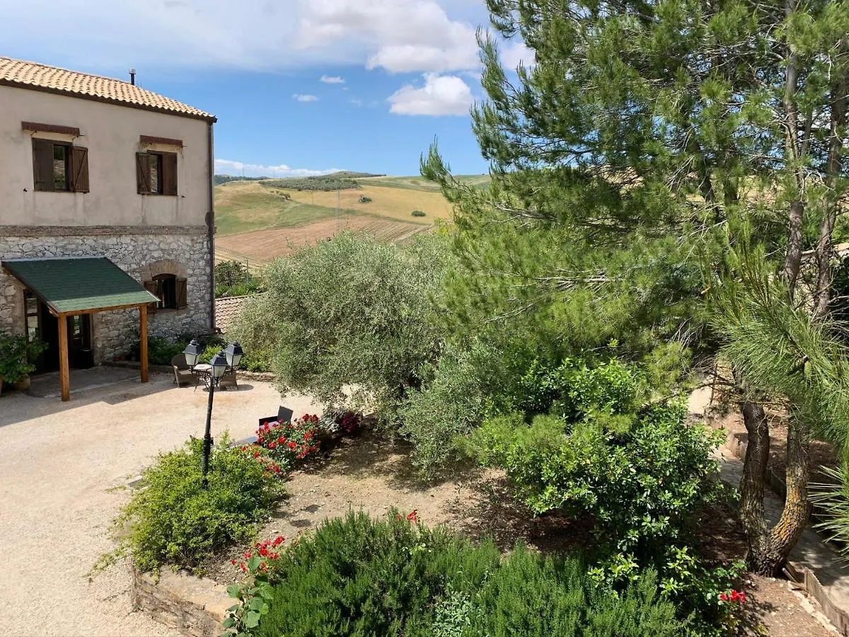 בית כפרי פיאנה דלי אלבנזי Agriturismo Sant'Agata איטליה